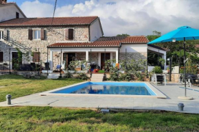Holiday Home For 8 people, POOL + SEA view